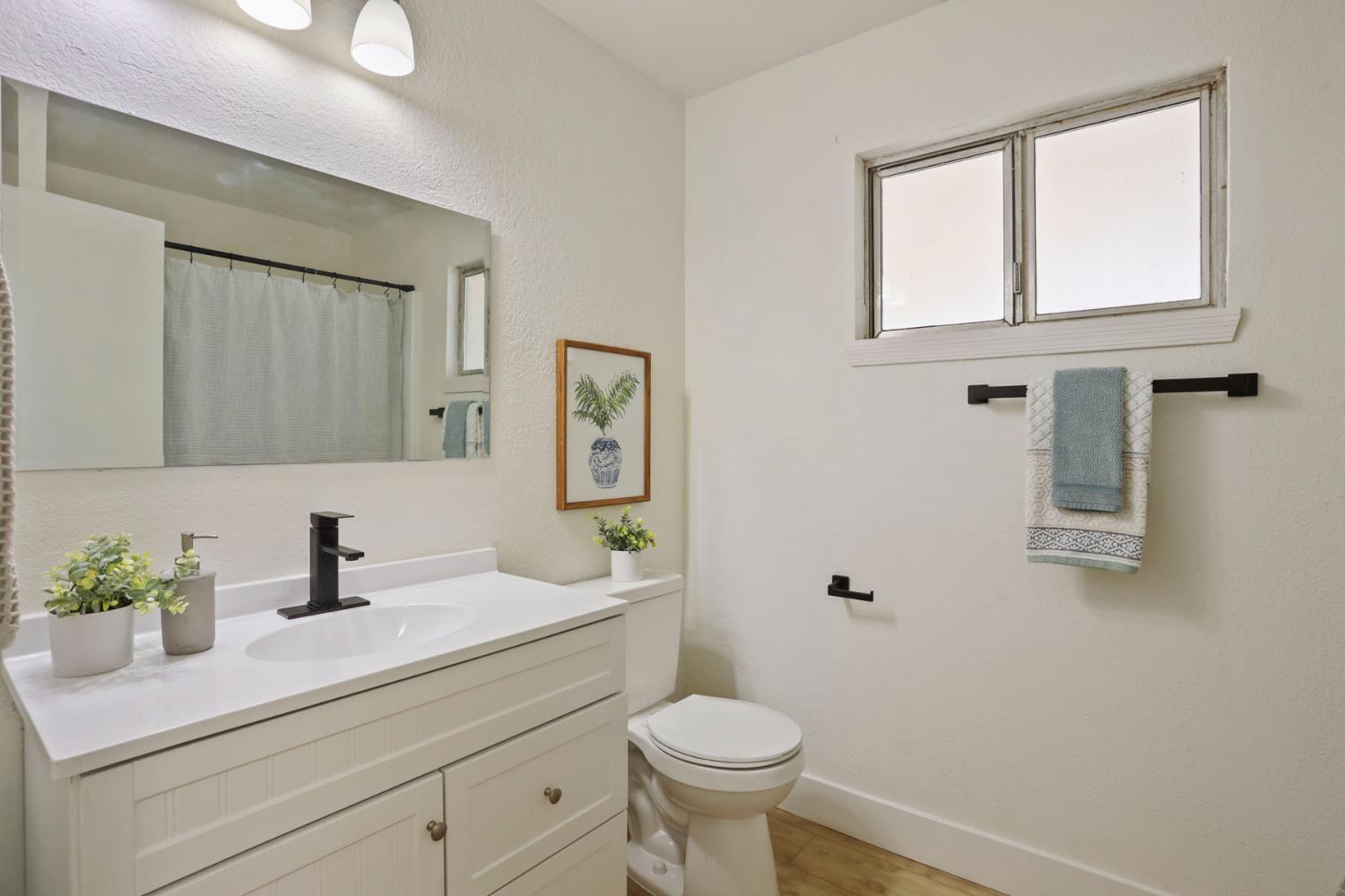 Detail Gallery Image 21 of 32 For 998 Pfister Pl, Manteca,  CA 95336 - 3 Beds | 2 Baths