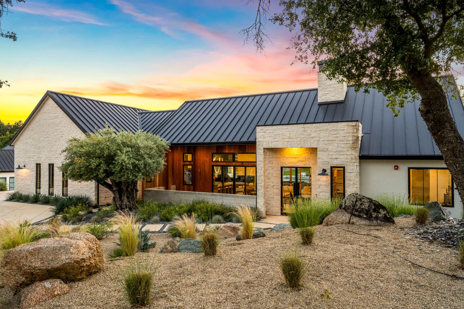 Detail Gallery Image 1 of 84 For 3320 Cherokee Trl, Loomis,  CA 95650 - 5 Beds | 3/1 Baths