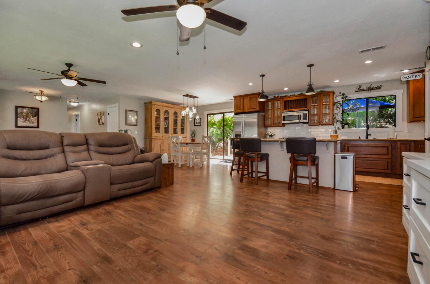 Detail Gallery Image 15 of 68 For 10376 Tabeaud Rd, Pine Grove,  CA 95665 - 3 Beds | 3 Baths