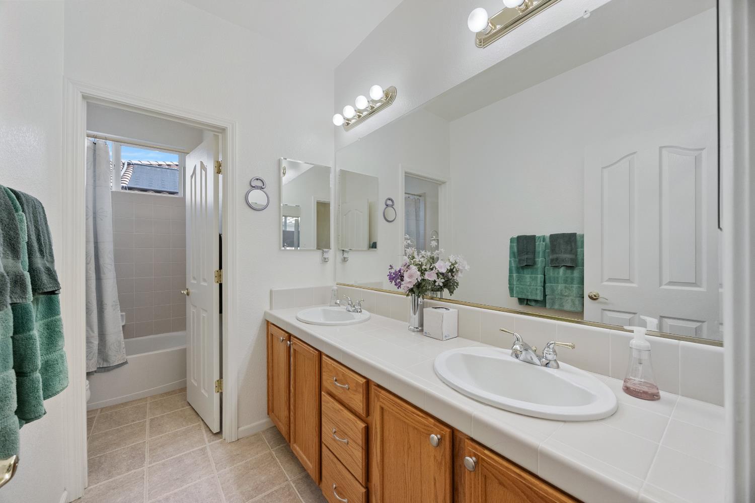 Detail Gallery Image 25 of 72 For 6733 Cherry Ridge Cir, Roseville,  CA 95678 - 4 Beds | 3 Baths
