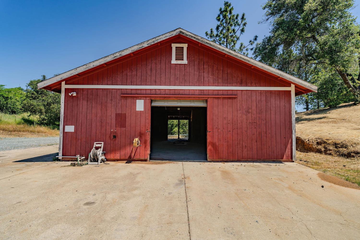 Detail Gallery Image 2 of 61 For 6816 Italian Vista Ct, Mokelumne Hill,  CA 95245 - 3 Beds | 2 Baths