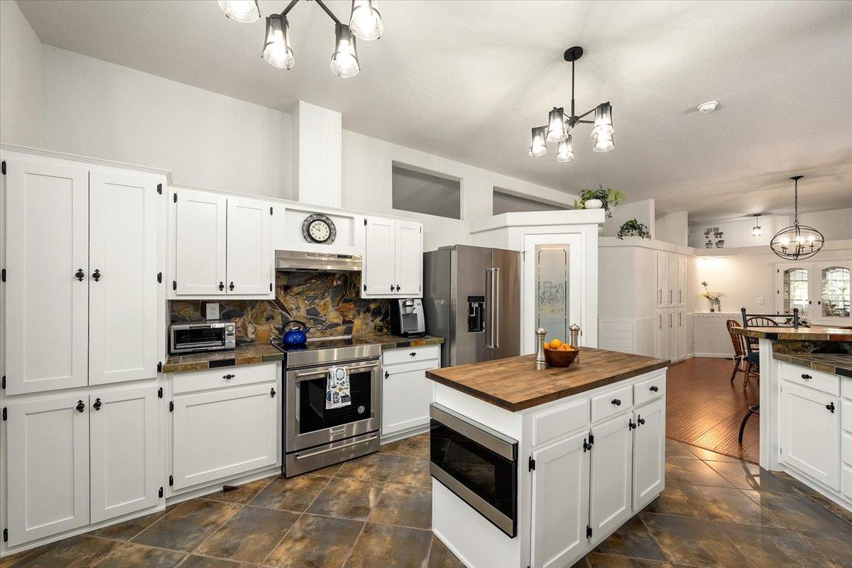 Detail Gallery Image 11 of 70 For 9131 Country Rd, Georgetown,  CA 95634 - 3 Beds | 2 Baths