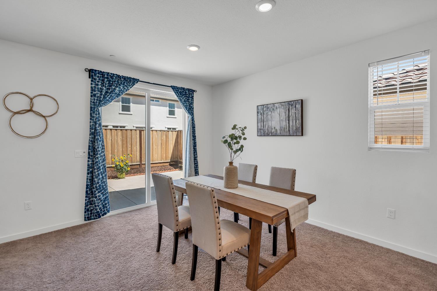 Detail Gallery Image 10 of 38 For 10109 Zane Way, Elk Grove,  CA 95757 - 3 Beds | 2 Baths