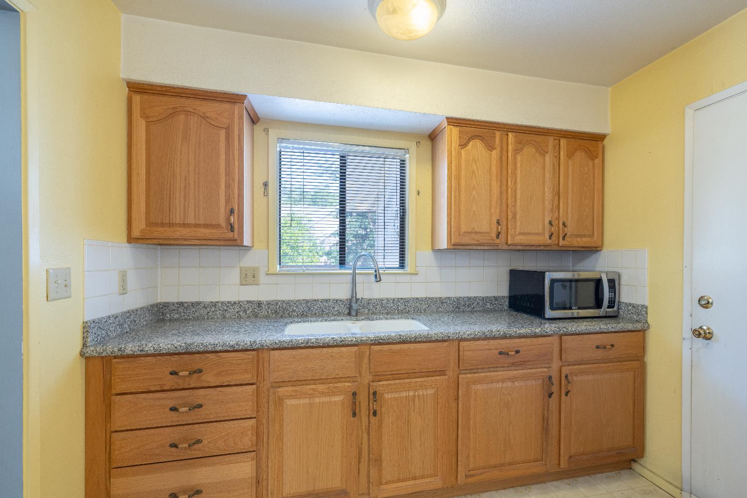 Detail Gallery Image 14 of 40 For 5541 Mariposa Ave, Citrus Heights,  CA 95610 - 3 Beds | 2 Baths