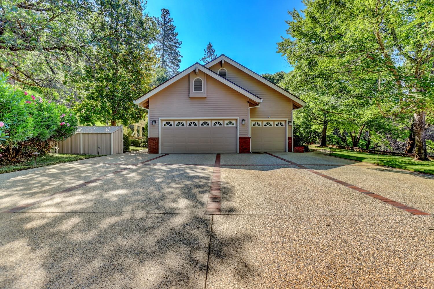 Detail Gallery Image 62 of 99 For 16949 Round Valley Cir, Grass Valley,  CA 95949 - 3 Beds | 2/1 Baths