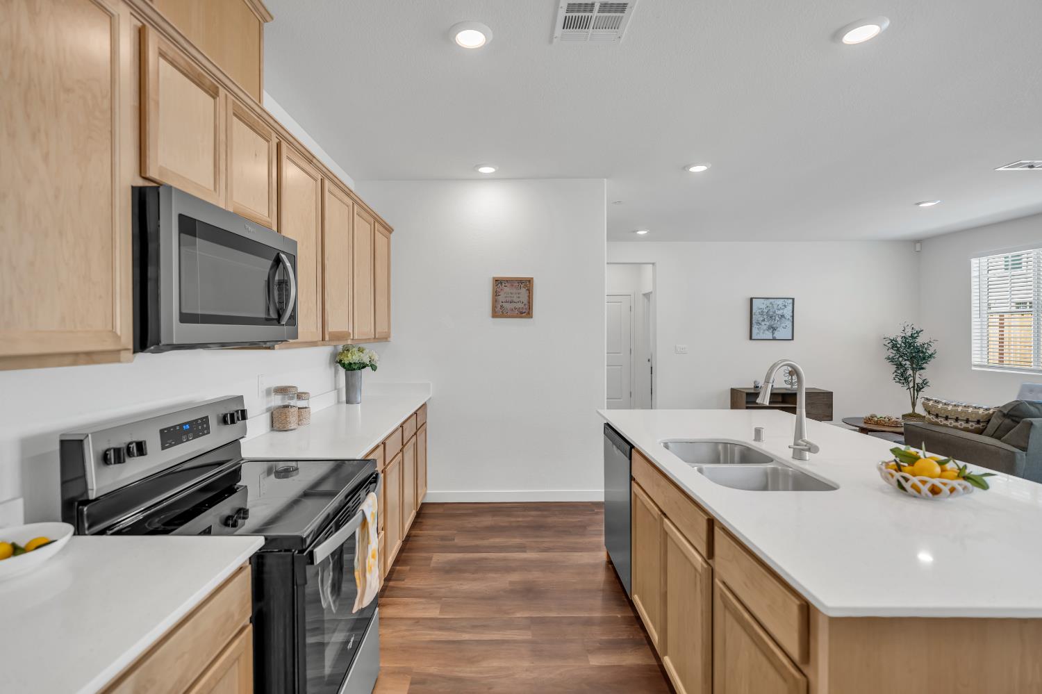 Detail Gallery Image 23 of 38 For 10109 Zane Way, Elk Grove,  CA 95757 - 3 Beds | 2 Baths
