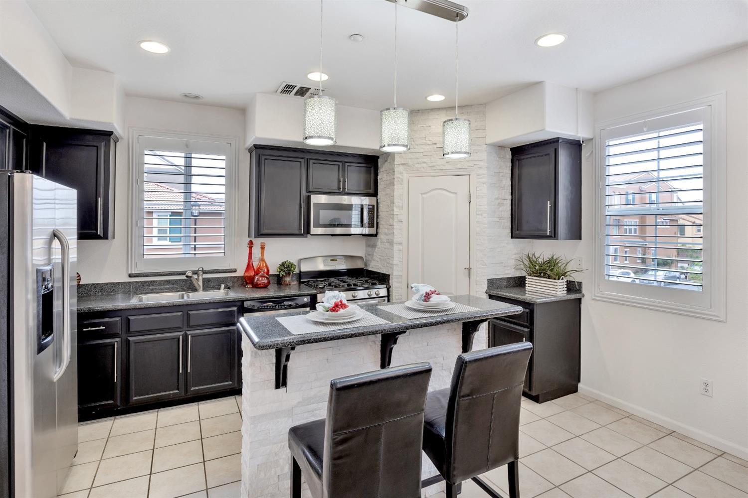 Detail Gallery Image 14 of 37 For 1708 Camino Real Way, Roseville,  CA 95747 - 3 Beds | 3/1 Baths