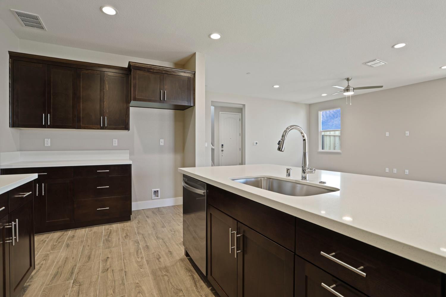 Detail Gallery Image 10 of 34 For 2176 Enchantment Dr, Manteca,  CA 95337 - 3 Beds | 2/1 Baths