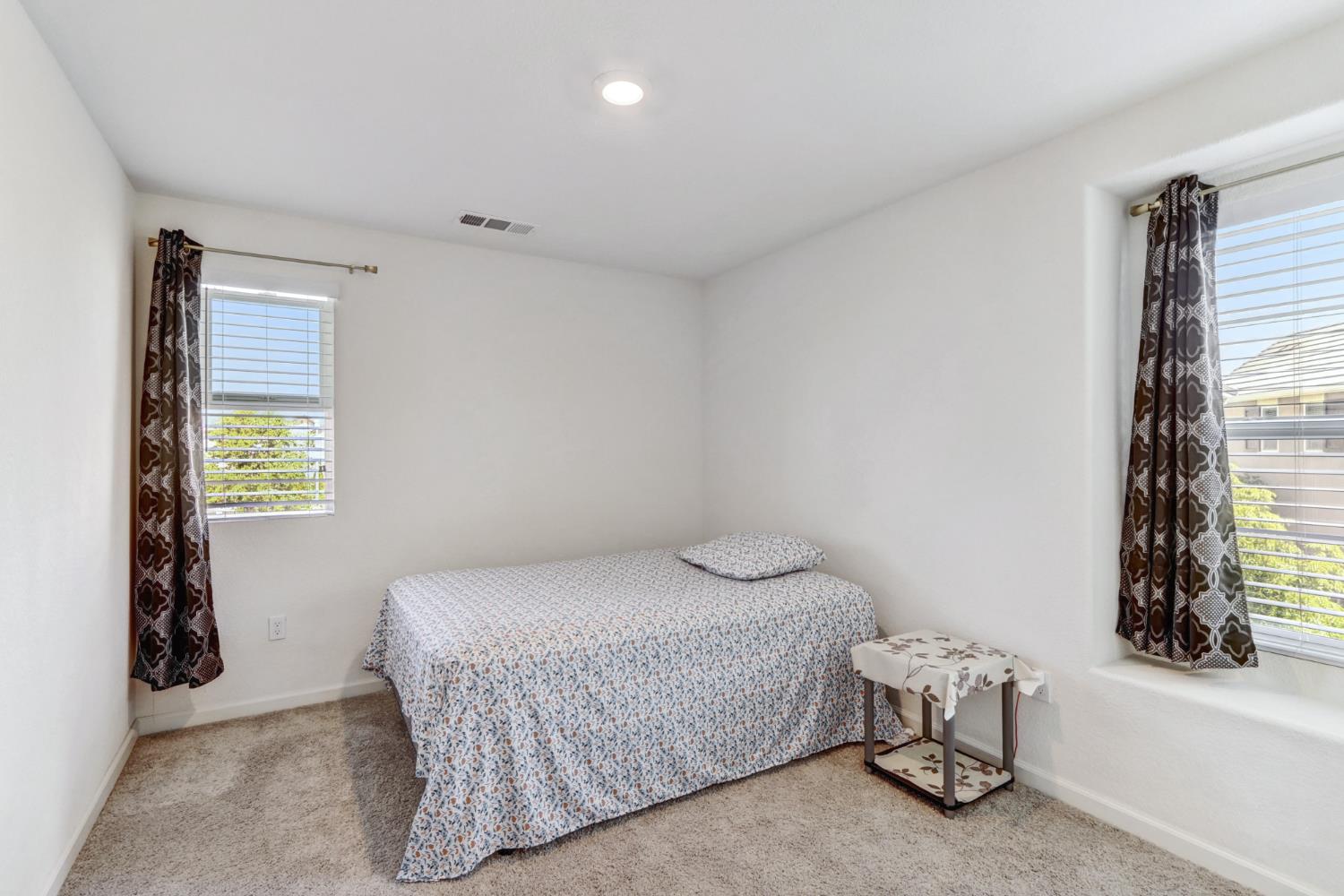 Detail Gallery Image 19 of 31 For 8150 S Kramer Ranch Ln, Elk Grove,  CA 95758 - 3 Beds | 2/1 Baths