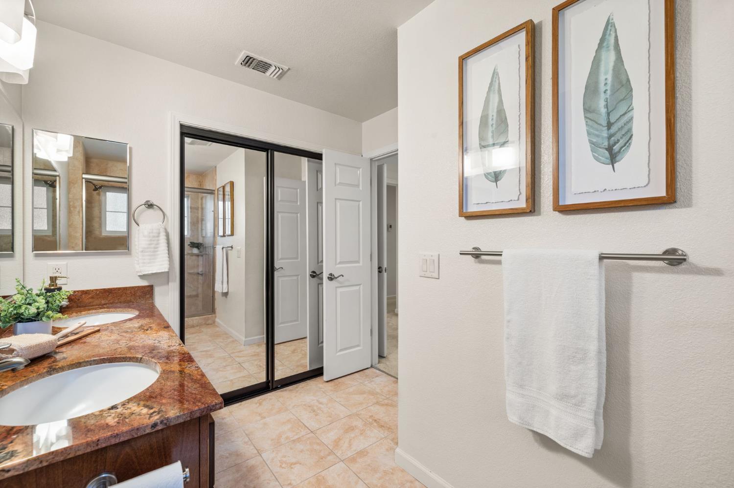 Detail Gallery Image 15 of 28 For 4124 Briarhollow Ct, Fair Oaks,  CA 95628 - 4 Beds | 3 Baths