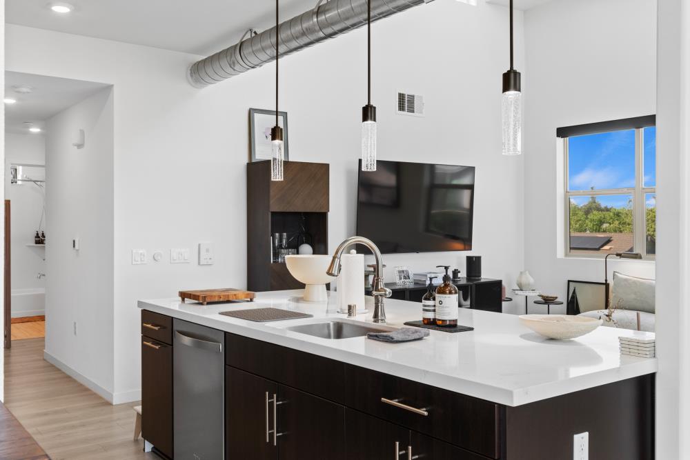 Detail Gallery Image 5 of 73 For 451 Tailoff Ln #401,  Sacramento,  CA 95818 - 2 Beds | 3 Baths