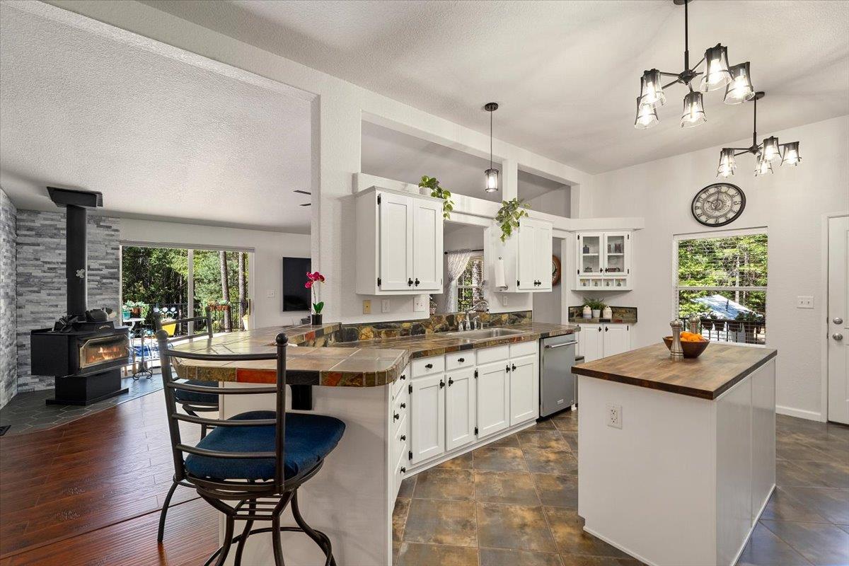 Detail Gallery Image 10 of 70 For 9131 Country Rd, Georgetown,  CA 95634 - 3 Beds | 2 Baths