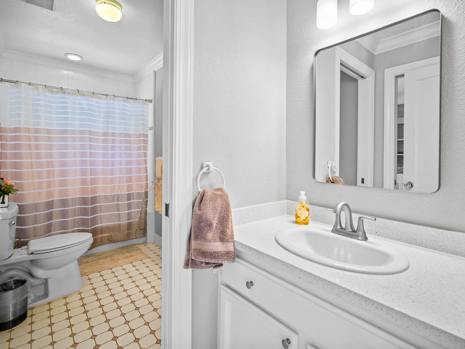 Detail Gallery Image 22 of 85 For 6809 Stanley Ave, Carmichael,  CA 95608 - 5 Beds | 4 Baths