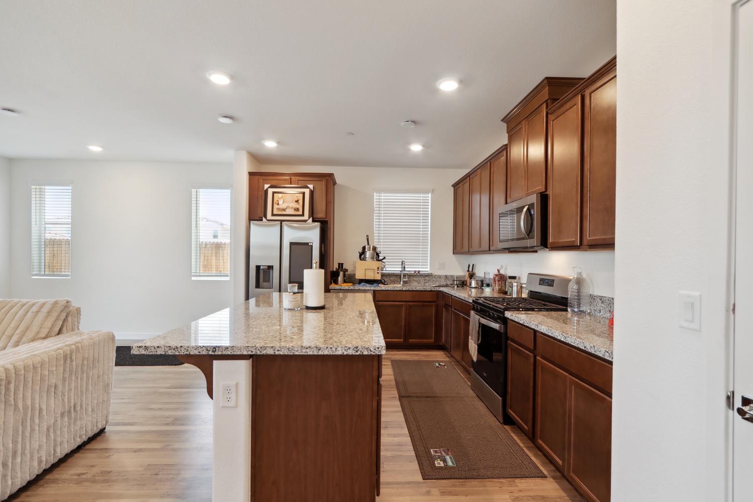 Detail Gallery Image 11 of 37 For 8628 Lakha Cir, Sacramento,  CA 95828 - 4 Beds | 2 Baths
