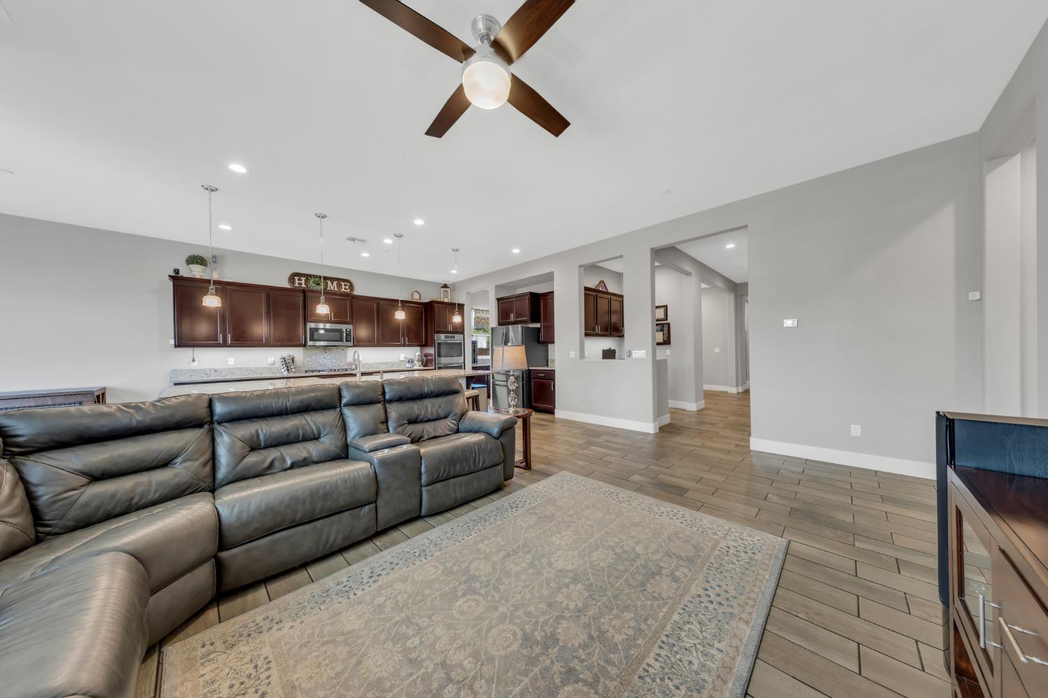 Detail Gallery Image 28 of 48 For 368 Olivadi Way, Sacramento,  CA 95834 - 3 Beds | 2/1 Baths