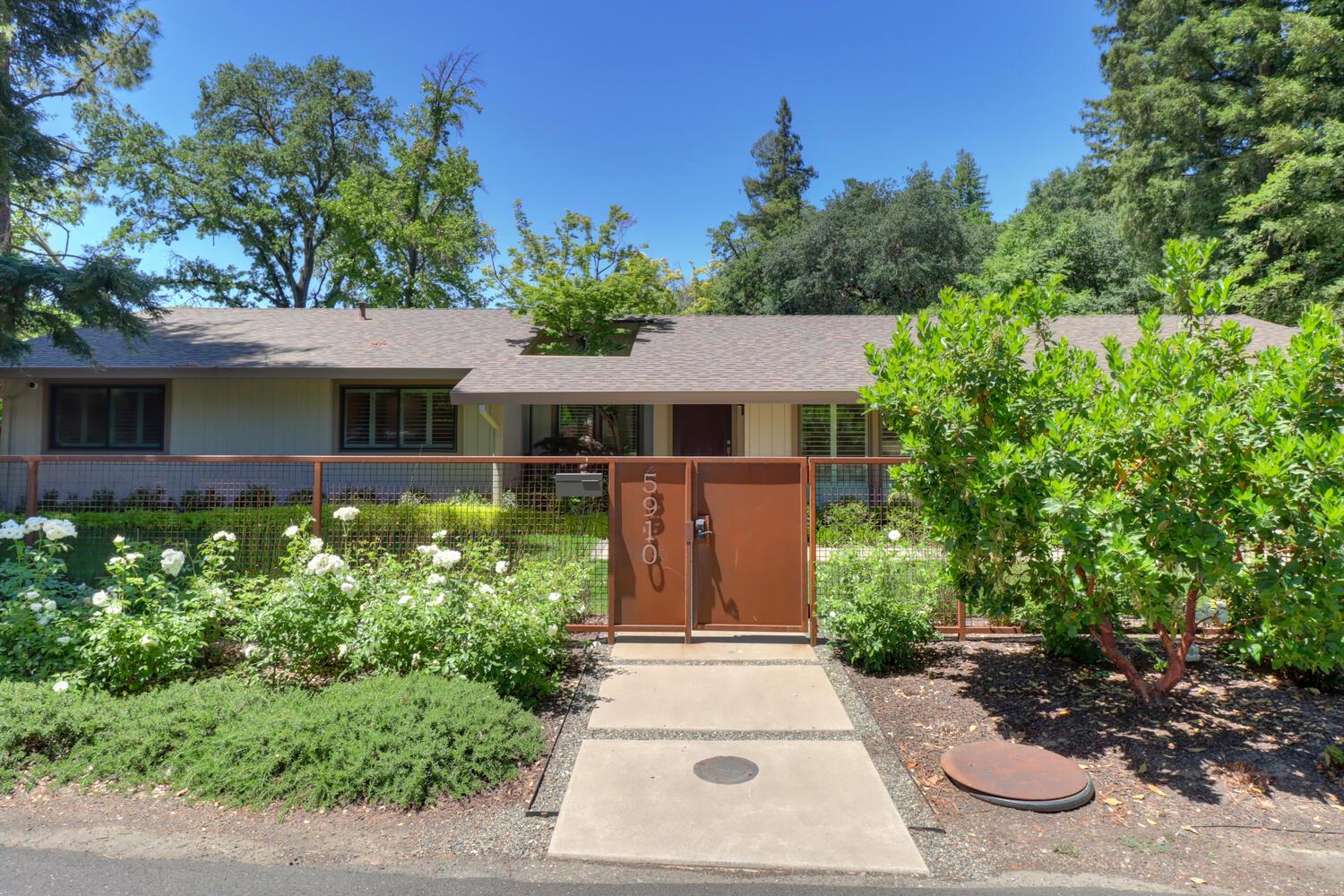Detail Gallery Image 2 of 82 For 5910 River Glen Court, Carmichael,  CA 95608 - 4 Beds | 2/1 Baths