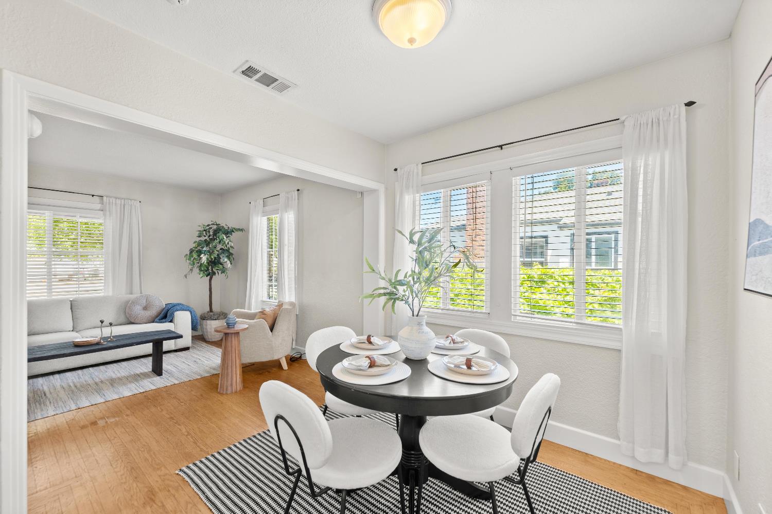 Detail Gallery Image 13 of 51 For 3914 12th Ave, Sacramento,  CA 95817 - 2 Beds | 1 Baths