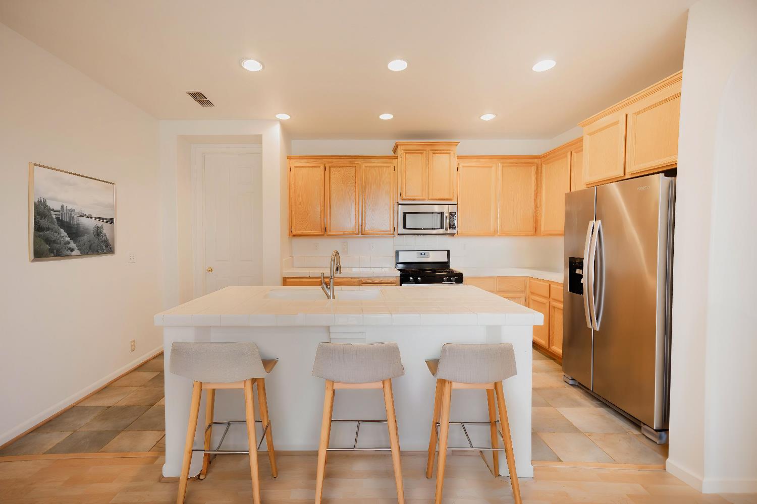 Detail Gallery Image 3 of 36 For 1187 W Kneebone Ct, Plumas Lake,  CA 95961 - 3 Beds | 2 Baths
