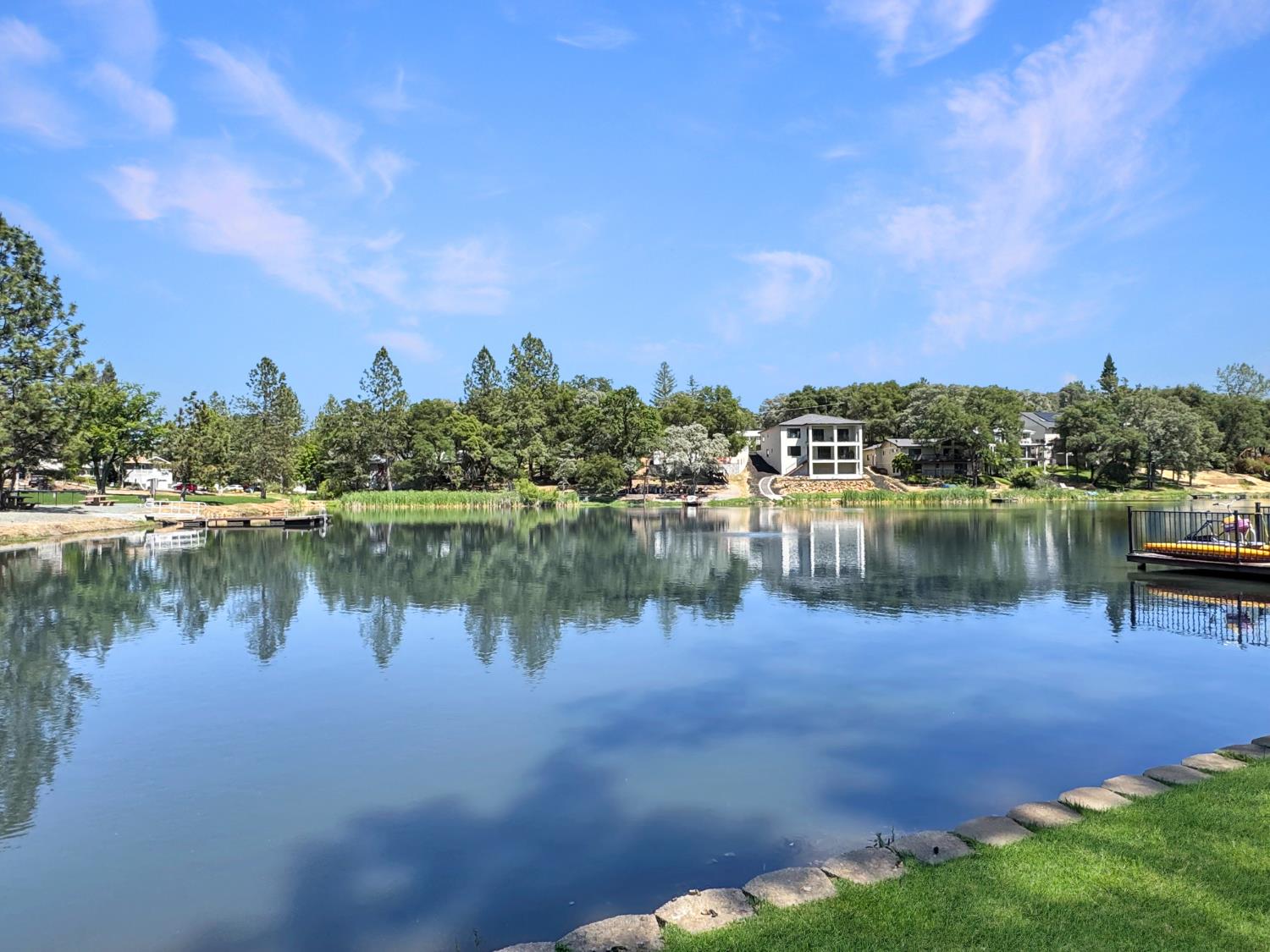 Detail Gallery Image 1 of 23 For 11869 Lakeshoren N., Auburn,  CA 95602 - 3 Beds | 2 Baths