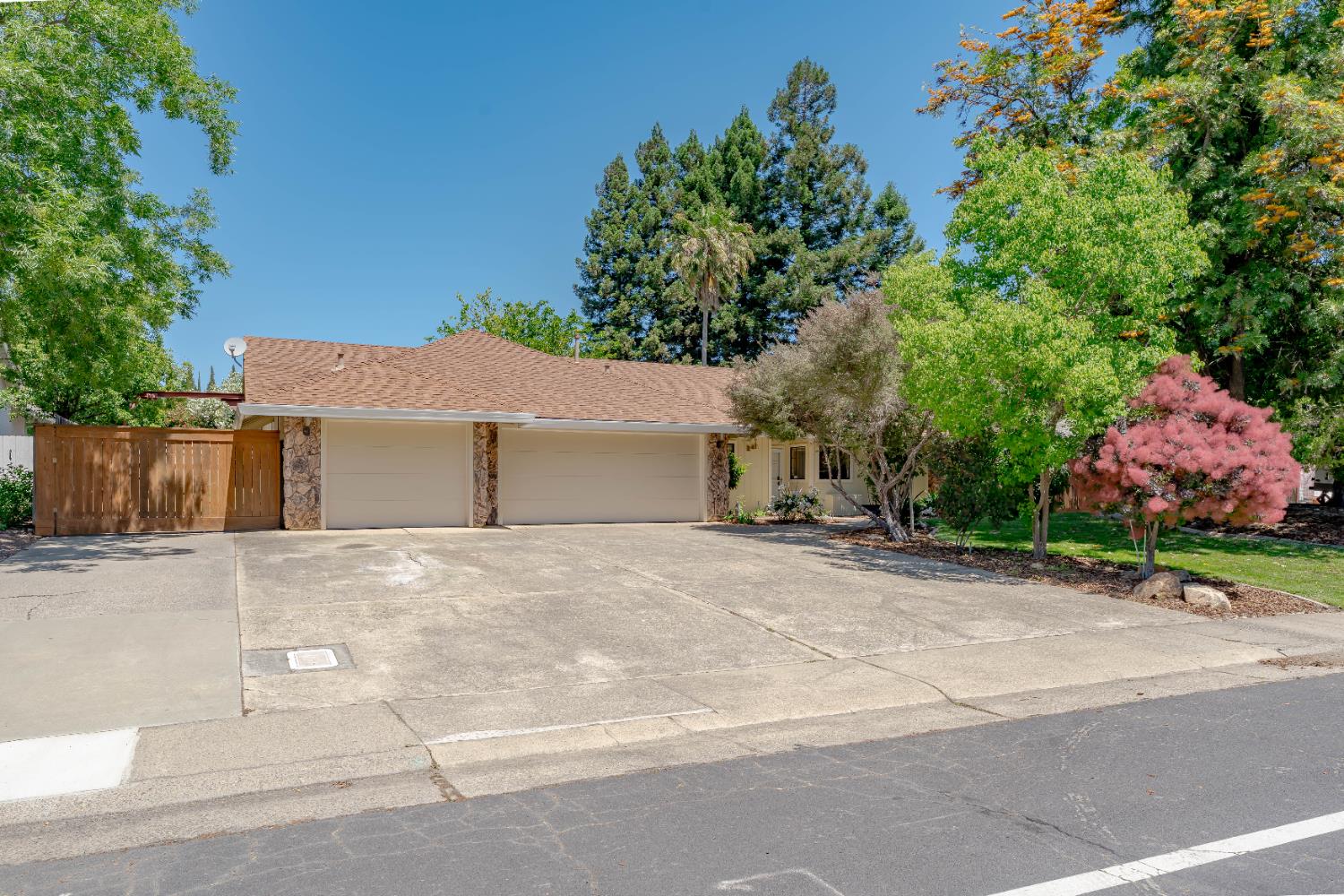 Detail Gallery Image 4 of 41 For 241 Randall Dr, Folsom,  CA 95630 - 3 Beds | 2 Baths