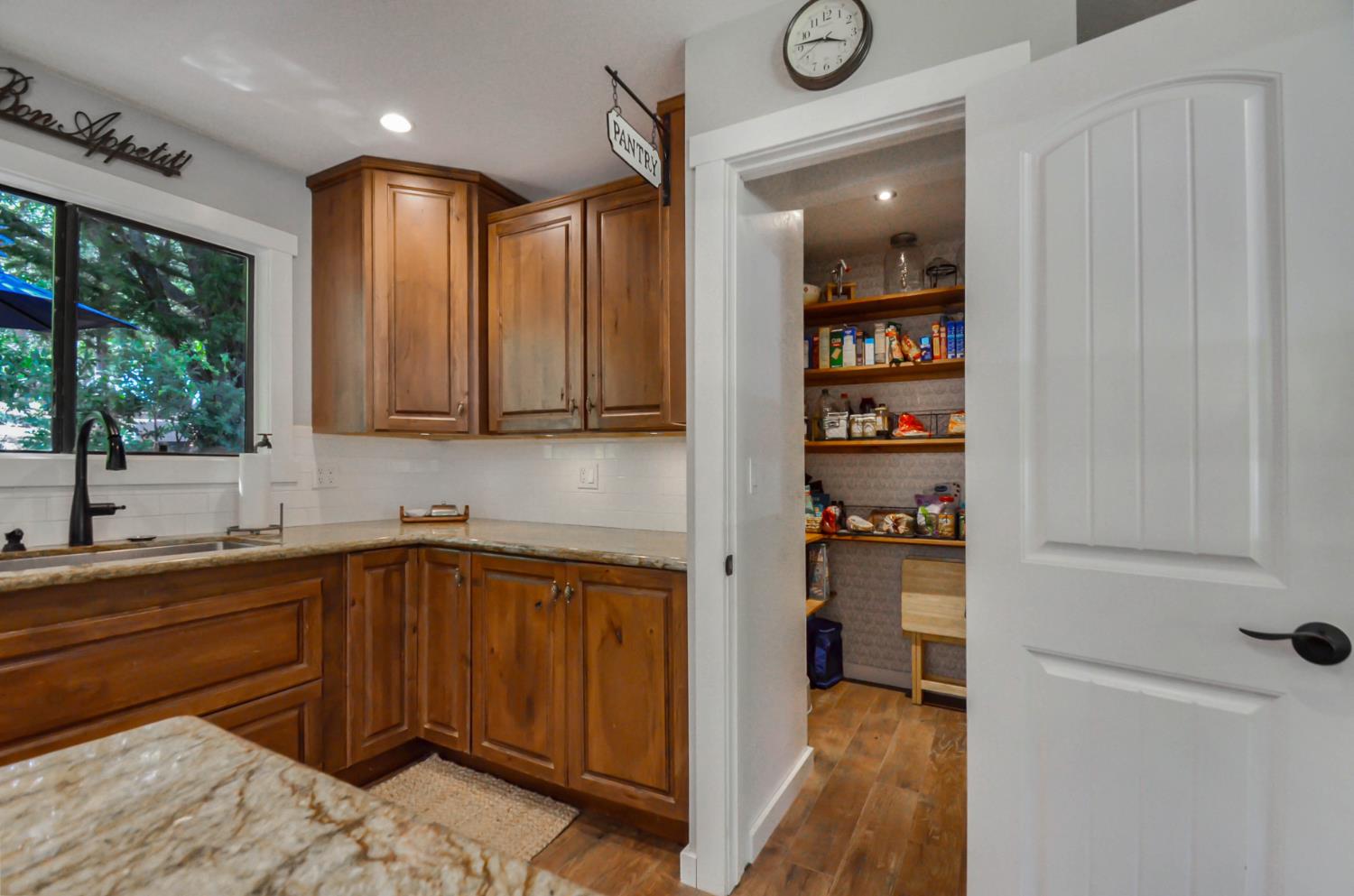 Detail Gallery Image 18 of 68 For 10376 Tabeaud Rd, Pine Grove,  CA 95665 - 3 Beds | 3 Baths