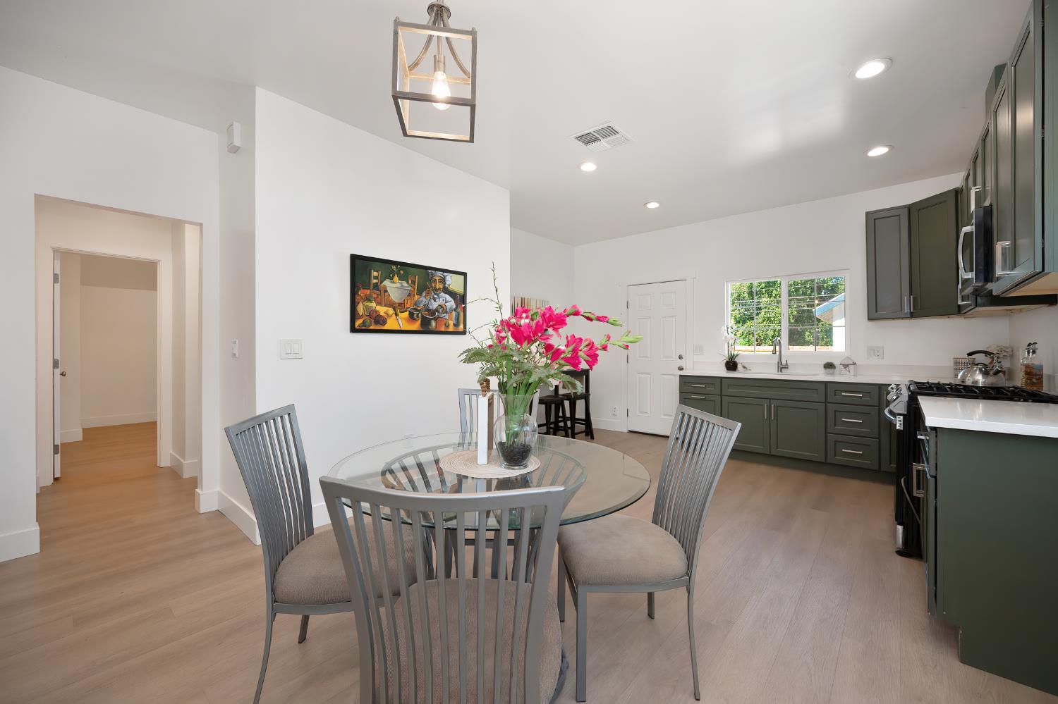 Detail Gallery Image 8 of 27 For 2391 Beaumont St, Sacramento,  CA 95815 - 2 Beds | 2 Baths