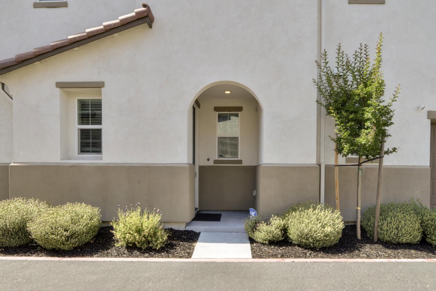 Detail Gallery Image 2 of 31 For 8150 S Kramer Ranch Ln, Elk Grove,  CA 95758 - 3 Beds | 2/1 Baths