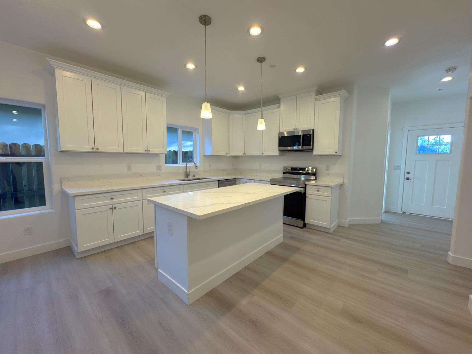 Detail Gallery Image 15 of 41 For 4821 36th St, Sacramento,  CA 95820 - 3 Beds | 2 Baths
