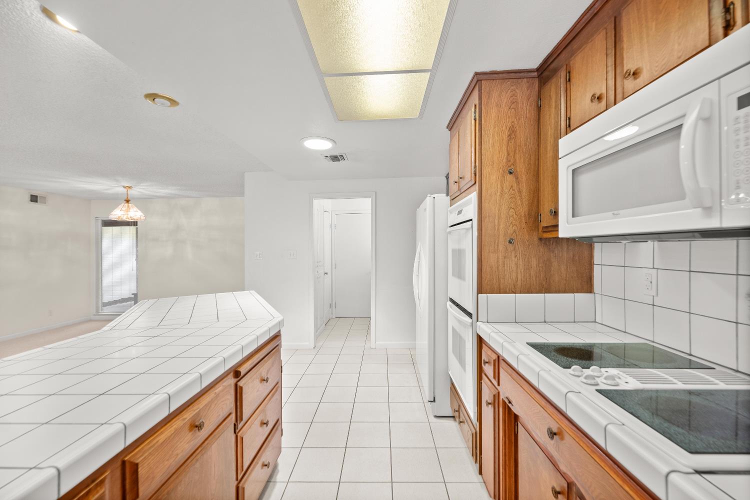 Detail Gallery Image 11 of 30 For 5030 Rimwood Dr, Fair Oaks,  CA 95628 - 3 Beds | 2 Baths