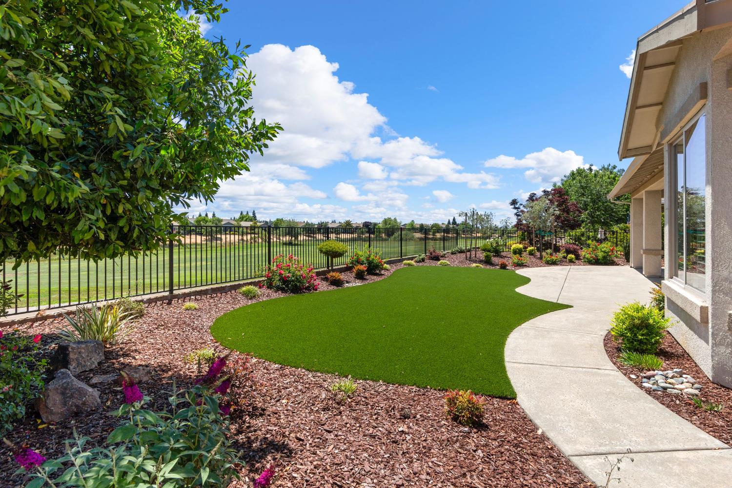 Detail Gallery Image 42 of 58 For 1137 Lasso Lake Ln, Lincoln,  CA 95648 - 3 Beds | 3 Baths