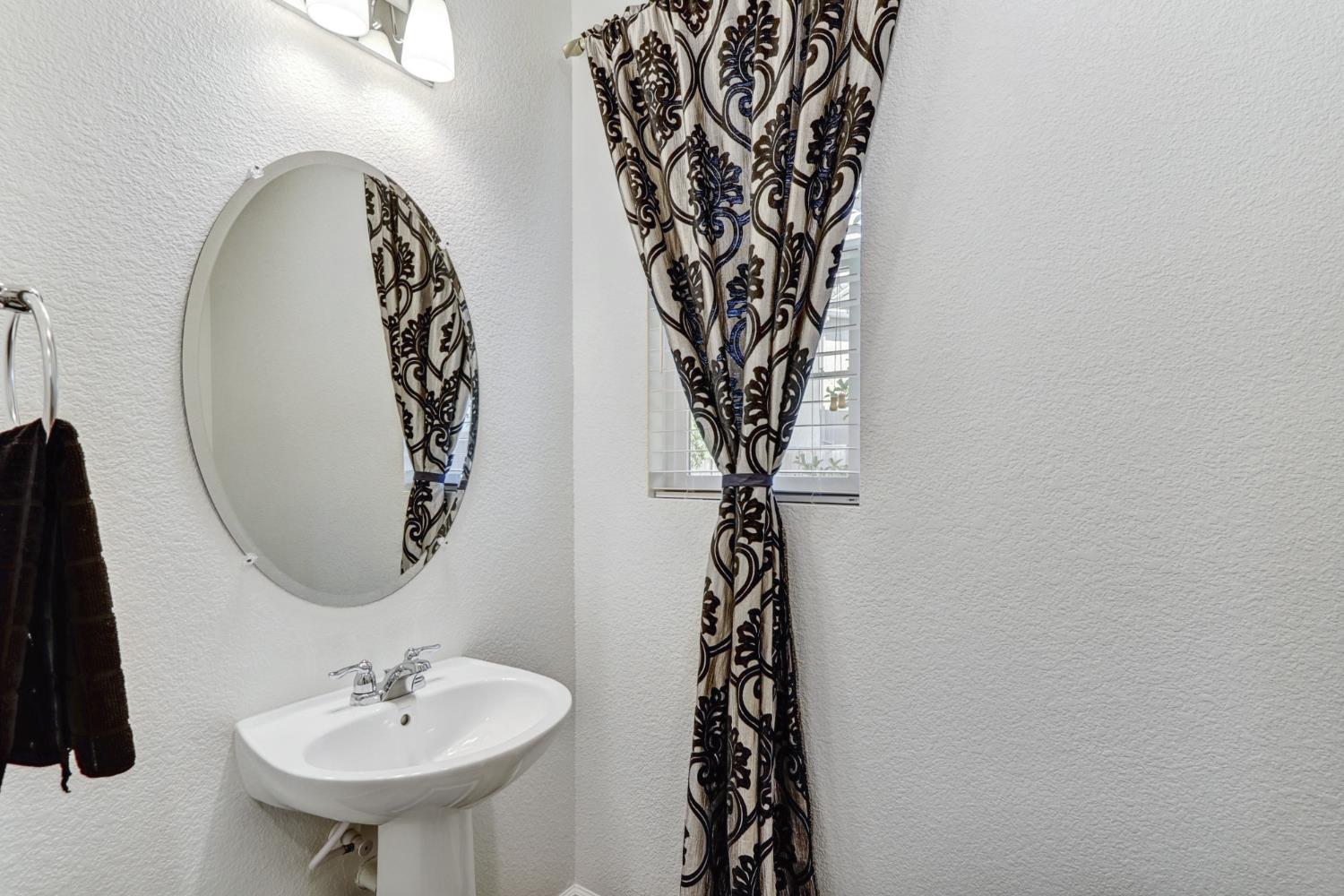 Detail Gallery Image 10 of 31 For 8150 S Kramer Ranch Ln, Elk Grove,  CA 95758 - 3 Beds | 2/1 Baths
