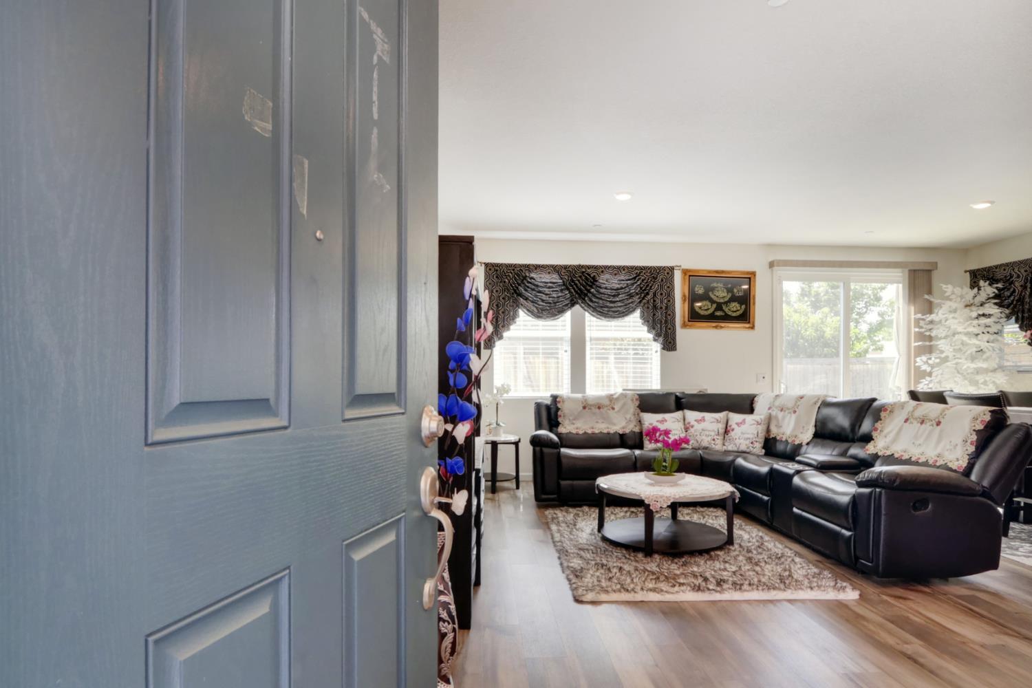 Detail Gallery Image 3 of 31 For 8150 S Kramer Ranch Ln, Elk Grove,  CA 95758 - 3 Beds | 2/1 Baths