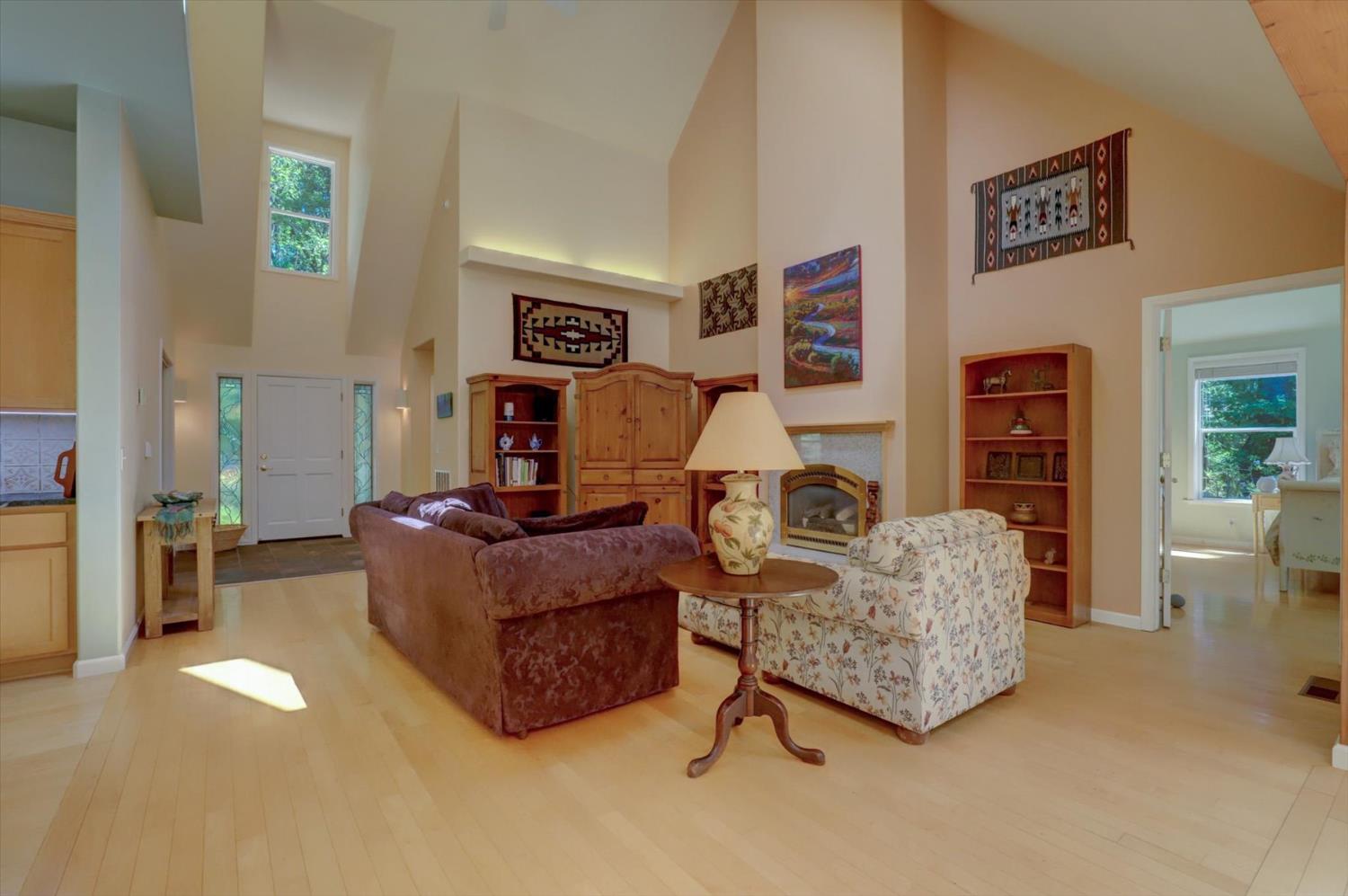 Detail Gallery Image 8 of 99 For 13459 Bass Trail, Grass Valley,  CA 95945 - 4 Beds | 3 Baths