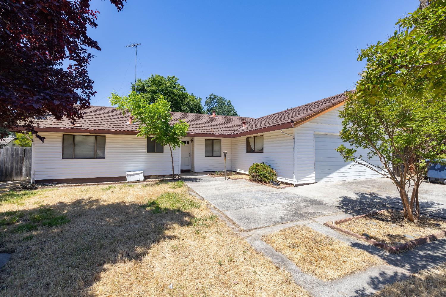 Detail Gallery Image 1 of 40 For 5541 Mariposa Ave, Citrus Heights,  CA 95610 - 3 Beds | 2 Baths