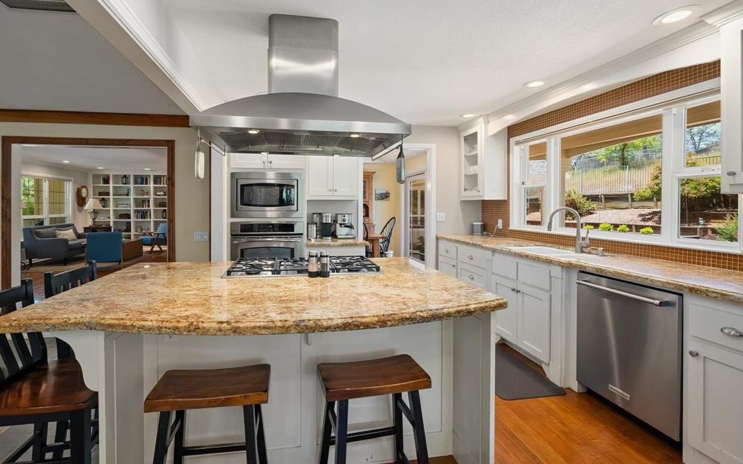 Detail Gallery Image 11 of 69 For 2951 N Shingle Rd, Shingle Springs,  CA 95682 - 3 Beds | 3 Baths