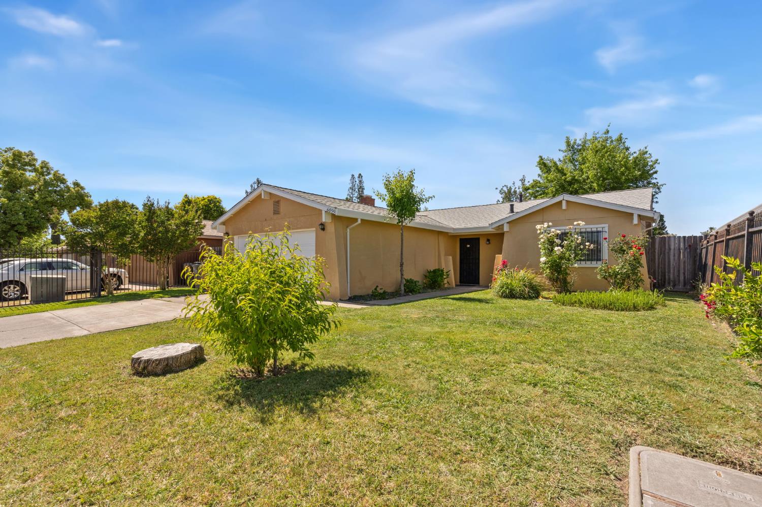 Detail Gallery Image 3 of 23 For 6099 Heath Way, Sacramento,  CA 95823 - 3 Beds | 2 Baths