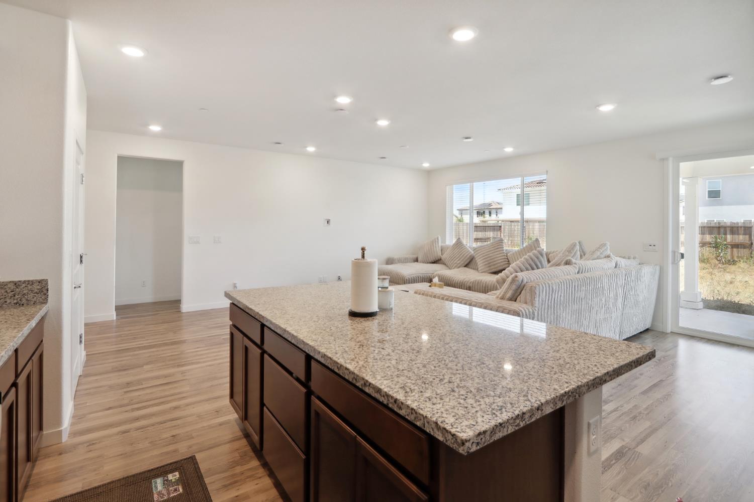 Detail Gallery Image 16 of 37 For 8628 Lakha Cir, Sacramento,  CA 95828 - 4 Beds | 2 Baths