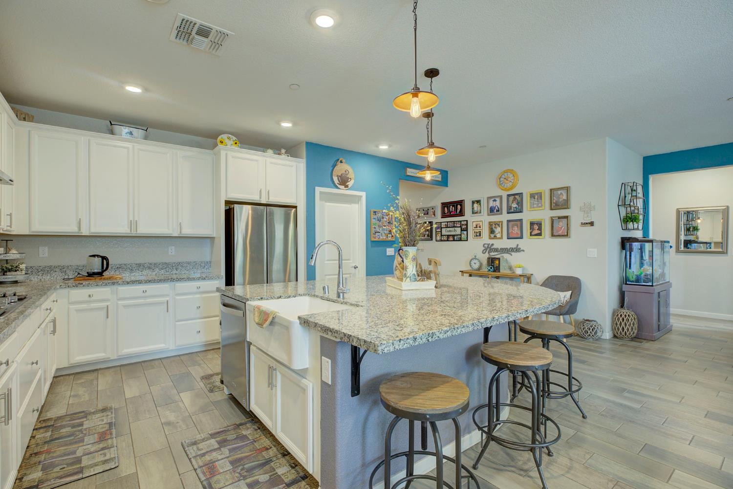 Detail Gallery Image 9 of 27 For 8755 Summer Sun Way, Elk Grove,  CA 95624 - 4 Beds | 3 Baths