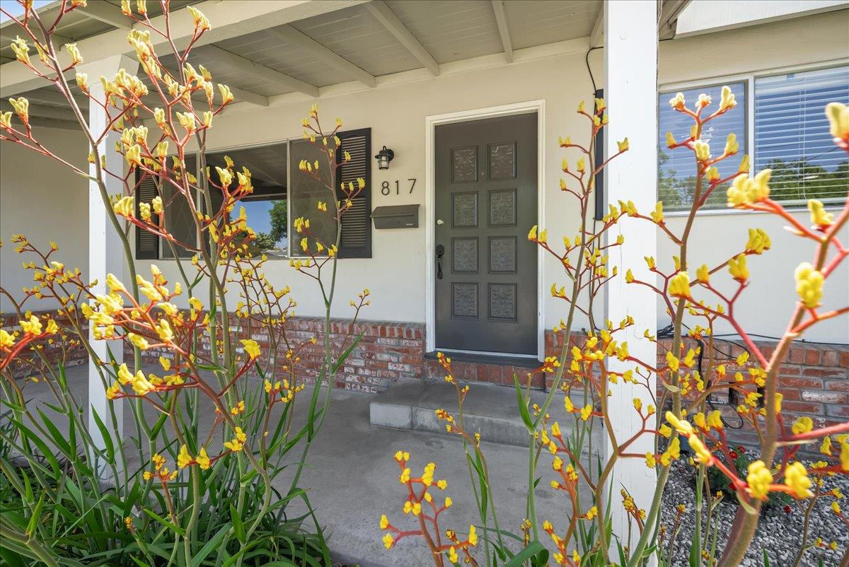 Detail Gallery Image 5 of 36 For 817 Oakland Ave, Roseville,  CA 95678 - 3 Beds | 1/1 Baths