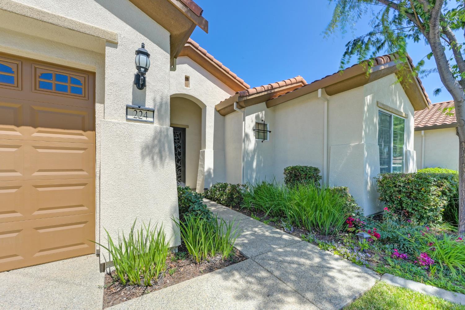 Detail Gallery Image 4 of 57 For 224 Aske Ct, Roseville,  CA 95747 - 3 Beds | 2 Baths