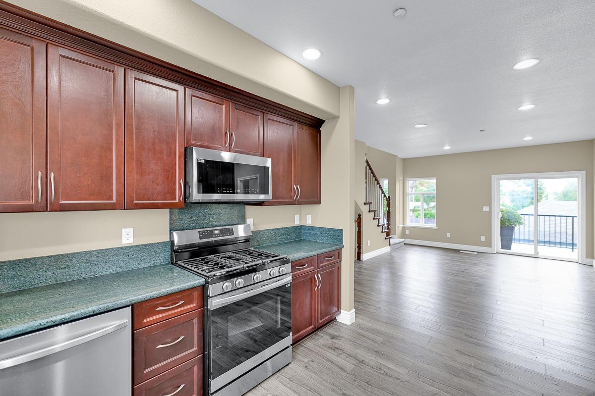 Detail Gallery Image 16 of 51 For 19539 Meekland Ave, Hayward,  CA 94541 - 3 Beds | 3 Baths