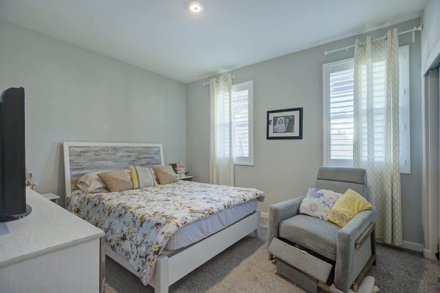 Detail Gallery Image 13 of 27 For 8755 Summer Sun Way, Elk Grove,  CA 95624 - 4 Beds | 3 Baths