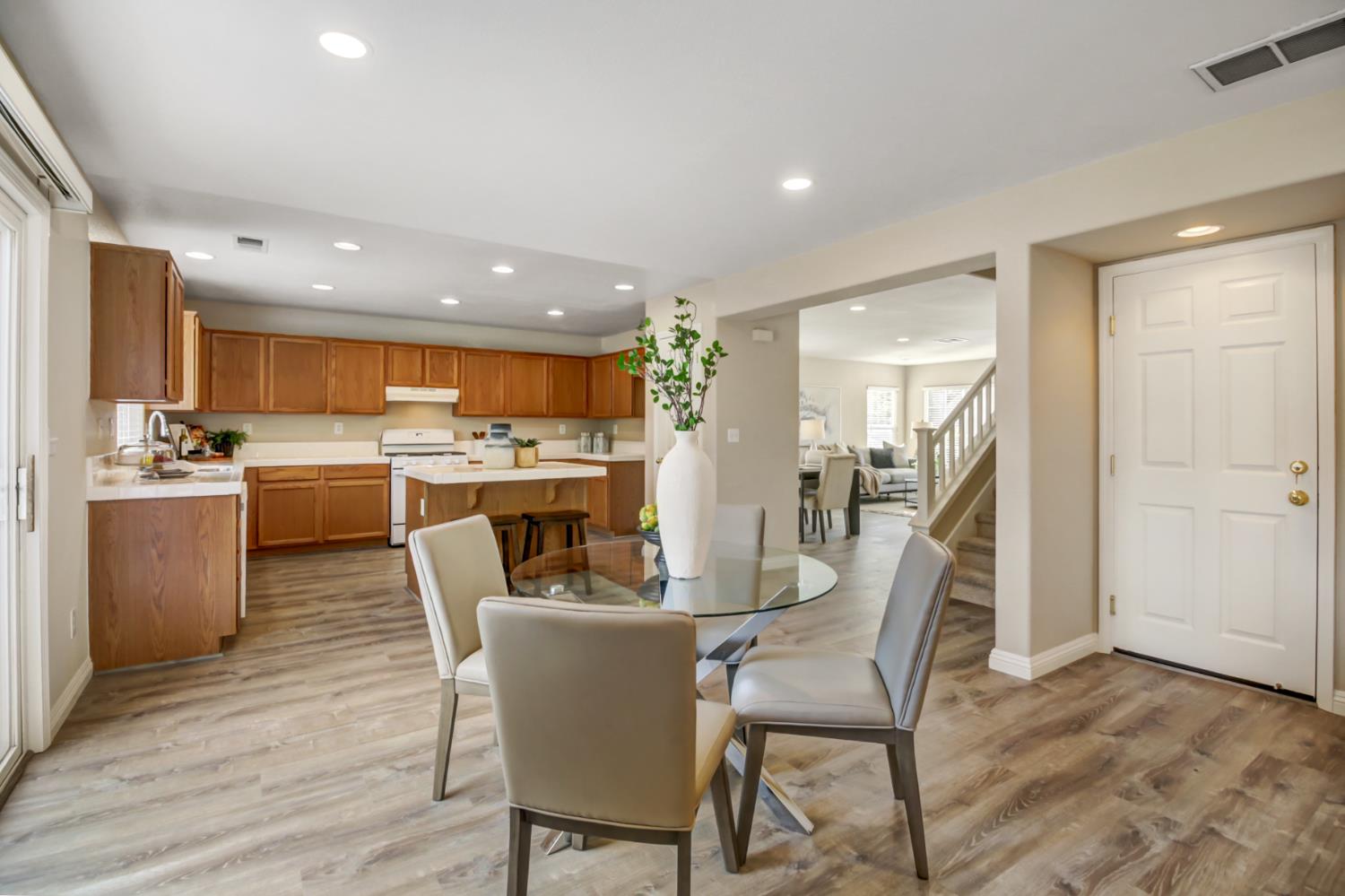 Detail Gallery Image 16 of 44 For 205 Dover Ct, Lincoln,  CA 95648 - 4 Beds | 2/1 Baths