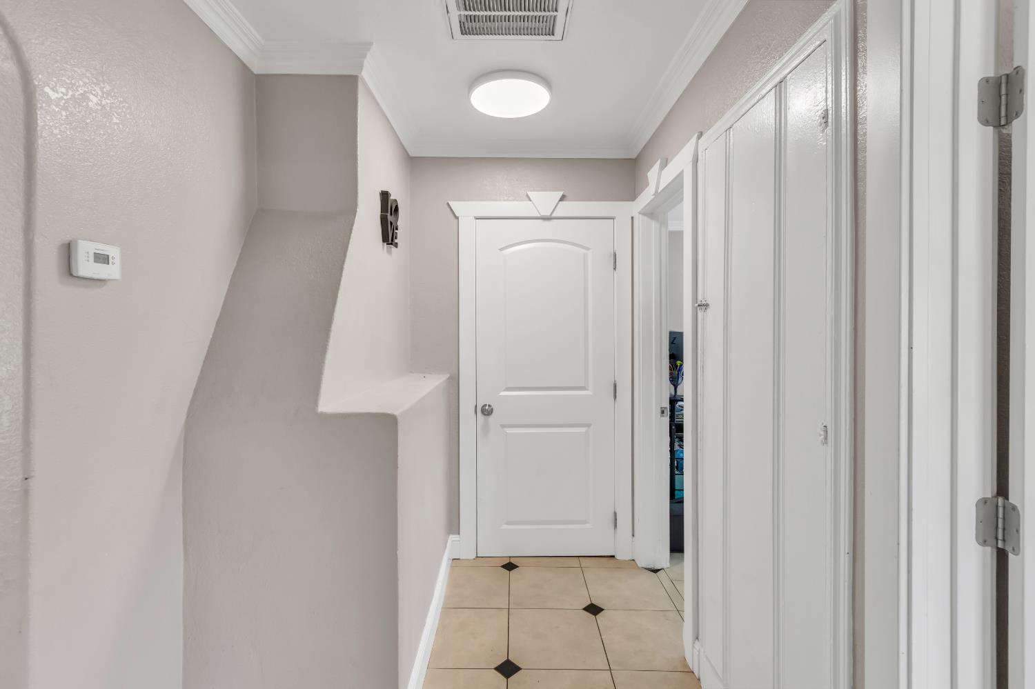 Detail Gallery Image 6 of 46 For 4345 48th St, Sacramento,  CA 95820 - 3 Beds | 2 Baths