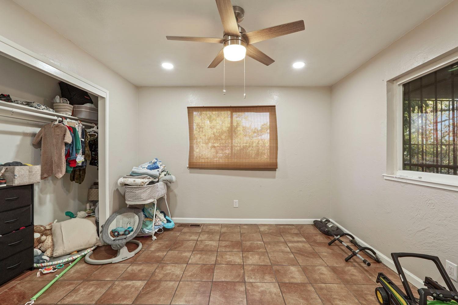 Detail Gallery Image 9 of 40 For 1129 S Lincoln St, Stockton,  CA 95206 - 3 Beds | 2 Baths