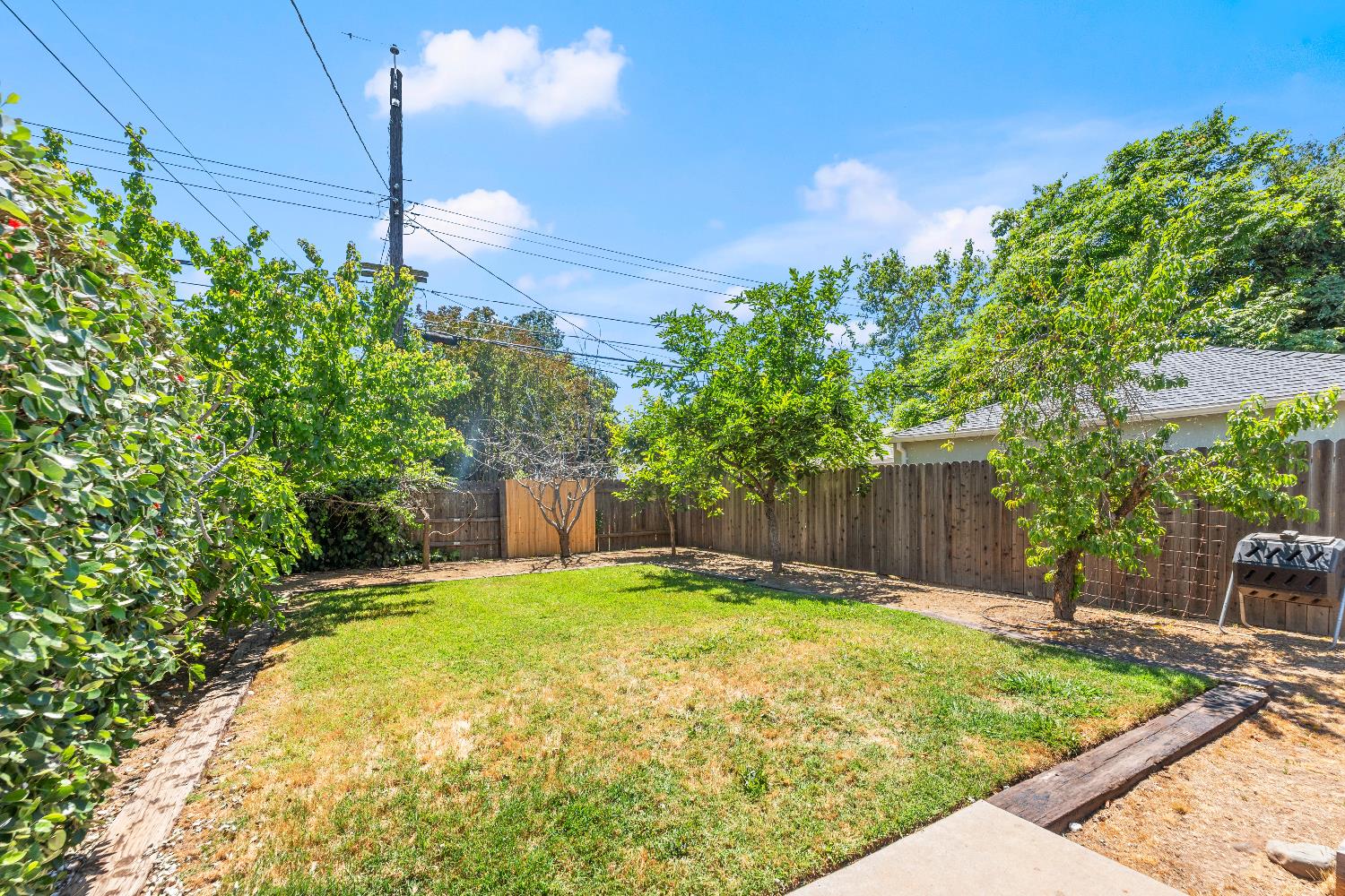 Detail Gallery Image 33 of 51 For 3914 12th Ave, Sacramento,  CA 95817 - 2 Beds | 1 Baths