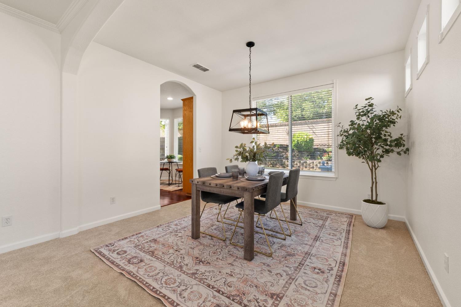 Detail Gallery Image 11 of 53 For 1889 Broadford Dr, Folsom,  CA 95630 - 4 Beds | 3 Baths