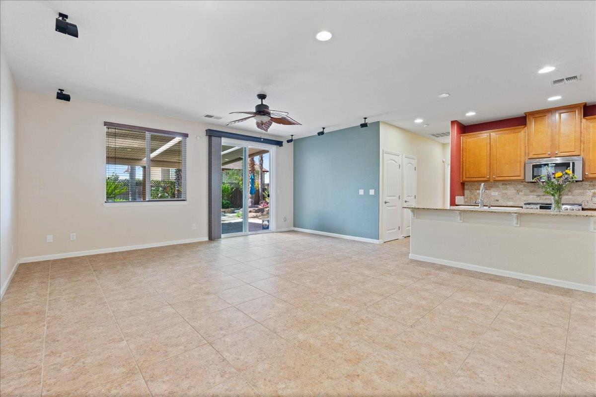 Detail Gallery Image 10 of 48 For 5313 Dusty Rose Way, Rancho Cordova,  CA 95742 - 3 Beds | 2 Baths