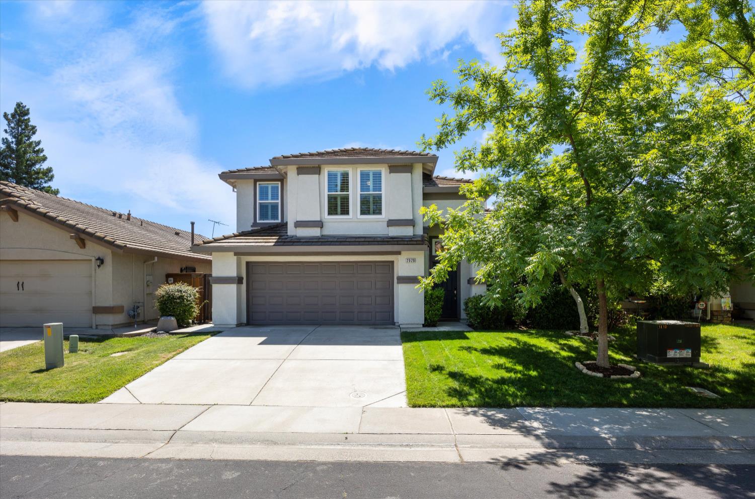 Detail Gallery Image 1 of 40 For 2929 Turnbuckle Cir, Elk Grove,  CA 95758 - 4 Beds | 2/1 Baths