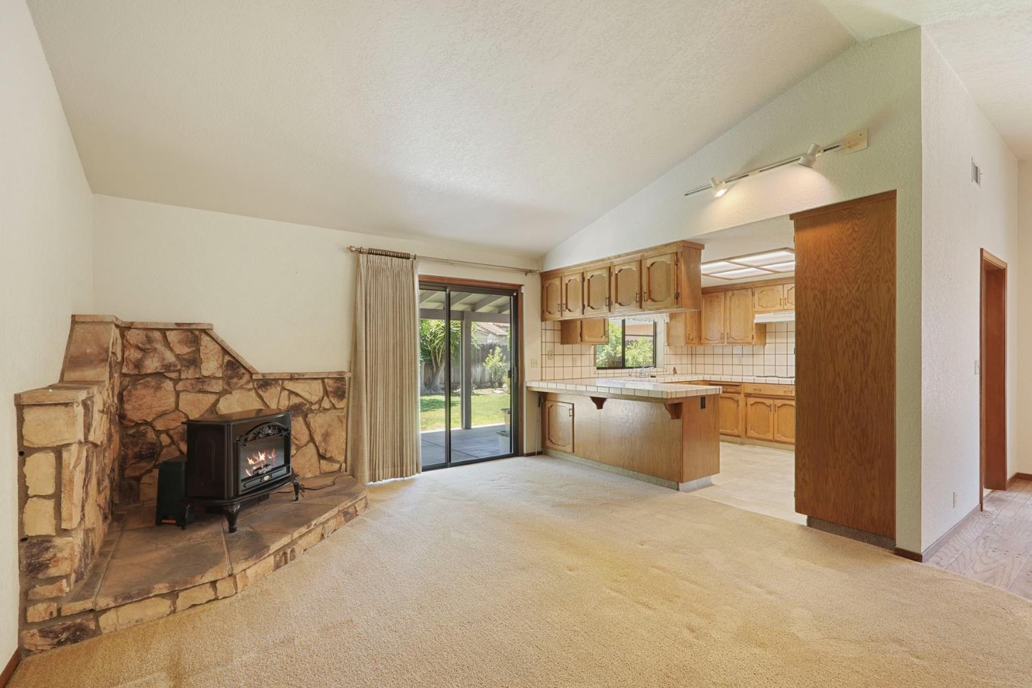 Detail Gallery Image 14 of 45 For 1268 Pheasant Hollow Way, Manteca,  CA 95336 - 3 Beds | 2 Baths